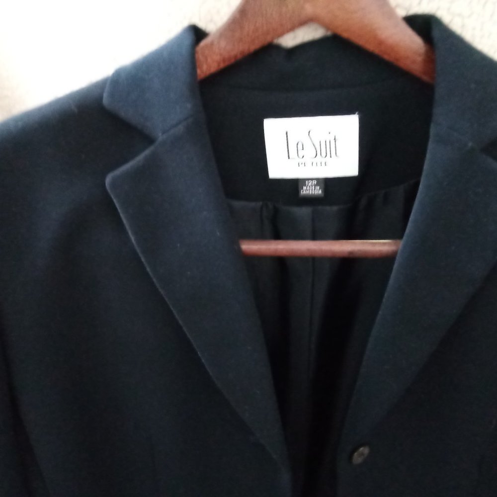 Le Suit brand pant suit, jacket size 12 petite, pants size 14 petite, dark navy